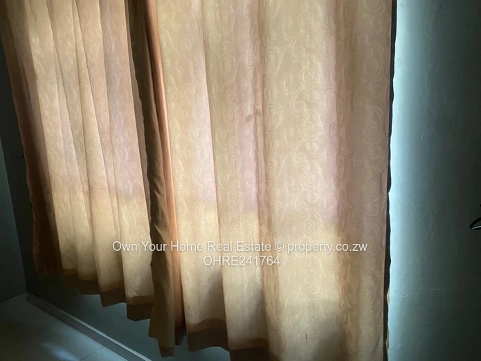 2-Bed Avenues Flat — Built-in Wardrobes & Tiled Floors