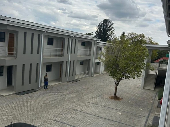 2 Bedroom Flat & Apartment