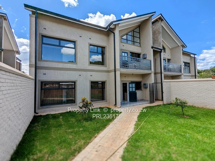 3-Bed 2-Bath Ground Floor Garden Flat in Avondale West