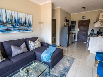 2 Bedroom Flat & Apartment