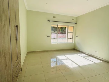 3 Bedroom Flat & Apartment