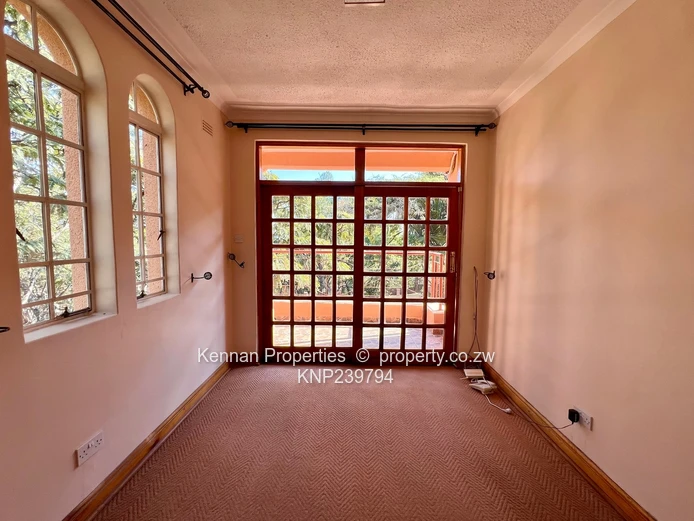 House For Sale in Glen Lorne!