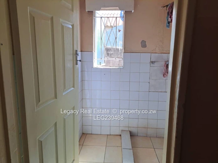 Dzivarasekwa Gunhill Family Home with ensuite & borehole