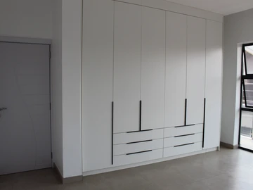 4 Bedroom Flat & Apartment