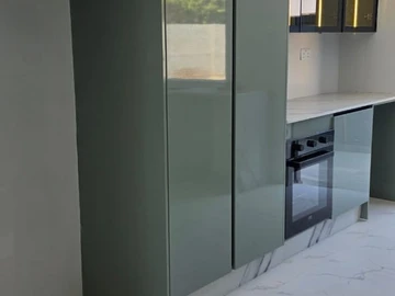 3 Bedroom Flat & Apartment