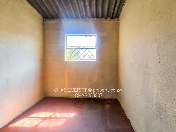 Core house to let in Mabvuku