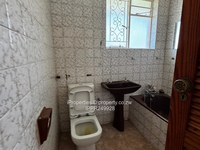 3-Bedroom Duplex with Private Garden 