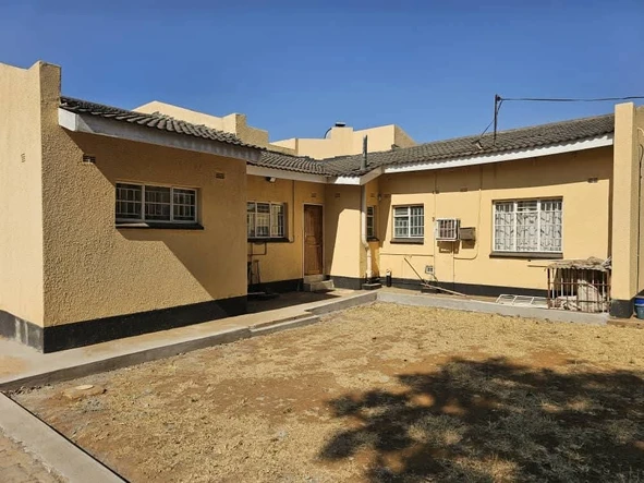 4 Bedroom Flat & Apartment