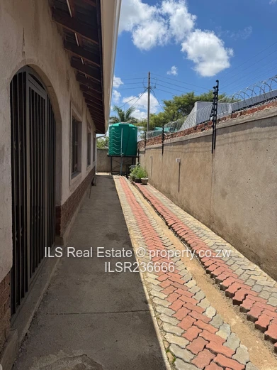 Spacious 4-Bedroom Family Home to let in Bluffhill