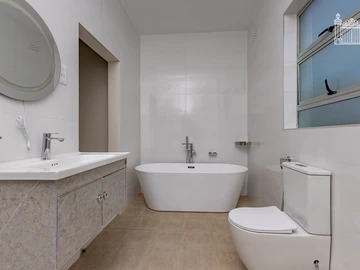3 Bedroom Flat & Apartment