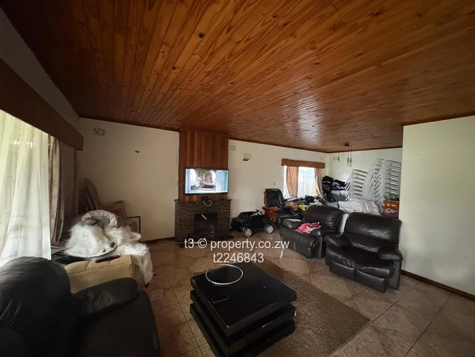 Hatfield 3-Bed Home on 4,865m² — Borehole & Big Yard