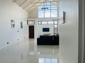 6 Bedroom Flat & Apartment