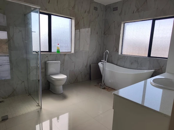 4 Bedroom Flat & Apartment
