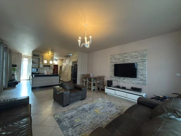 3 Bedroom Flat & Apartment
