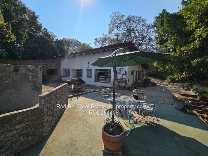3 bedroom home sitting on 6158m2 of land