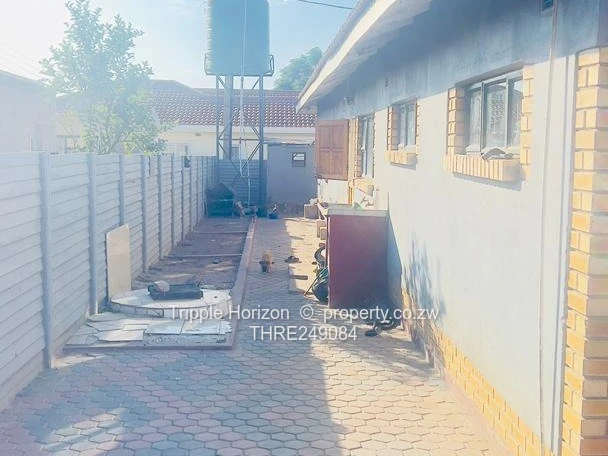 Mainway Meadows: 4-Bed spacious house for sale 