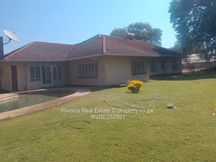 Greendale North: 3-Bed Home with Pool & Borehole on 3767m²