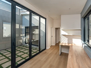 3 Bedroom Flat & Apartment