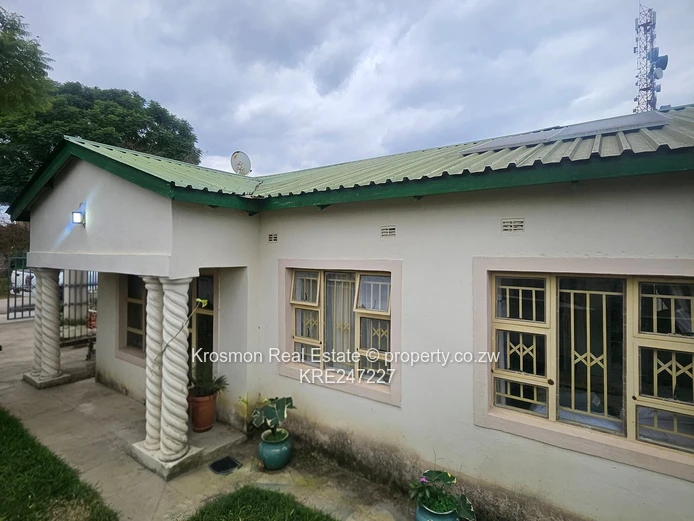 Cherutombo Gated walled 3-Bed with Garden, En-Suite & Decorative Ceilings — Marondera (Sole Mandate)