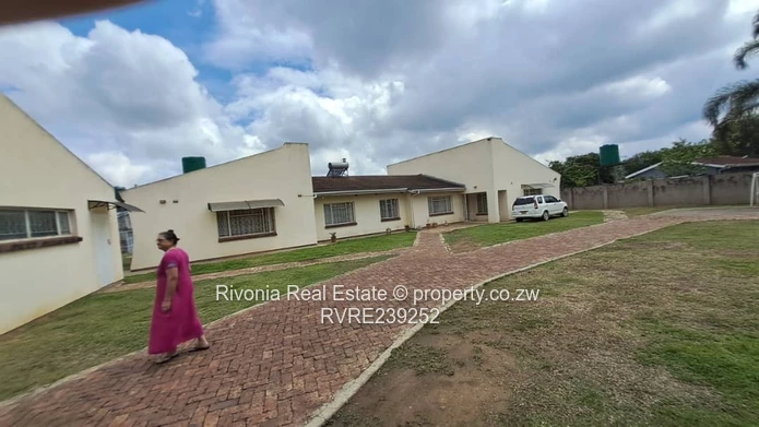 Emerald Hill: 4-Bed Home on 2030m² with Borehole