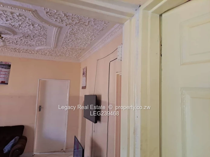 Dzivarasekwa Gunhill Family Home with ensuite & borehole