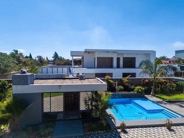 6 Bedroom House