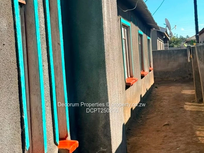 Chitungwiza Unit P Extension – House For Sale | Us$36,000