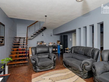 2 Bedroom Flat & Apartment