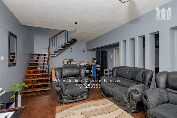 2 Bedroom Duplex Flat, Corner King George & Aberdeen