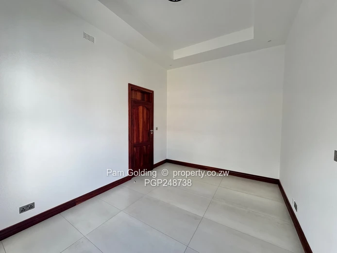 Modern Spacious Townhouse - Carrick Creagh