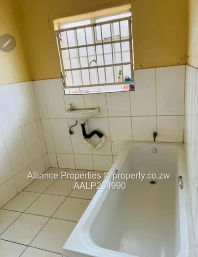 Spacious 2-Bed Walled Home in Mahatshula with Fitted Kitchen (Sole Mandate)