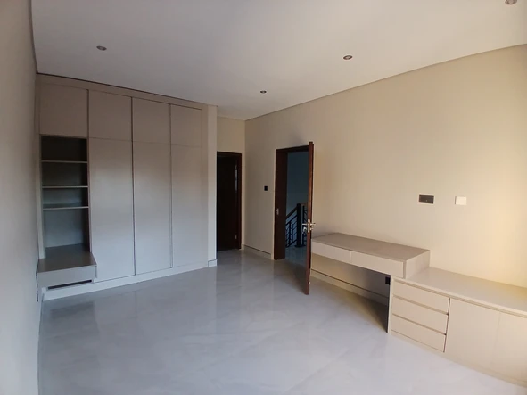 3 Bedroom Flat & Apartment