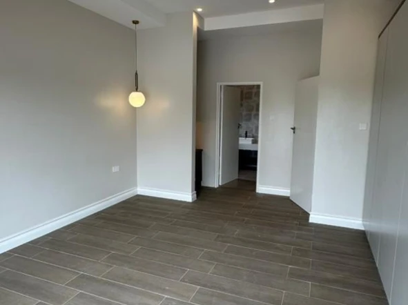 3 Bedroom Flat & Apartment