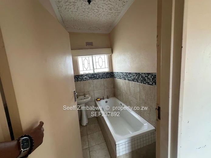 New Listing 5 Bed Family Home in Manningdale (Sole Mandate)