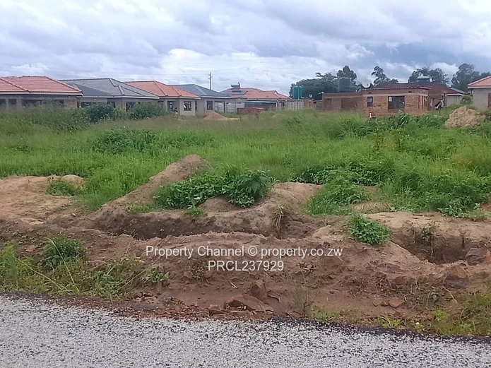 Serviced 200m² Stand on Tarred Main Road, Glen View 1