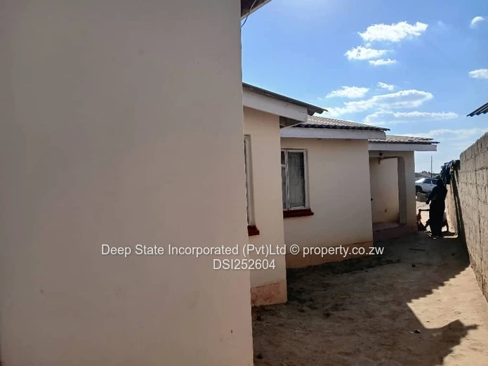 Chitungwiza manyame park house for sale 