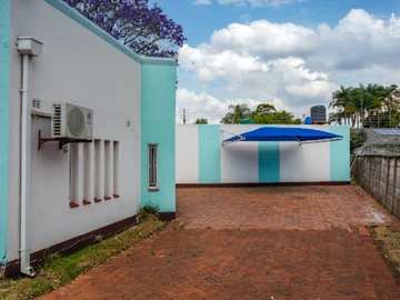10 Bedroom House