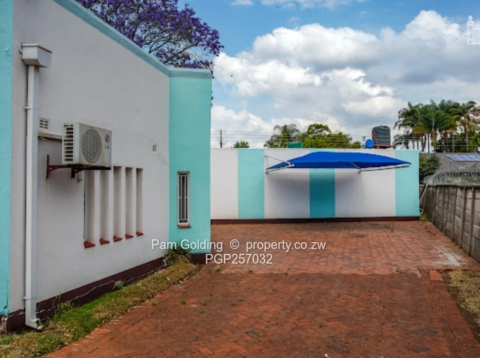 Belvedere 10-Bed Home — Pool, Tennis court Borehole & Solar (Sole Mandate)
