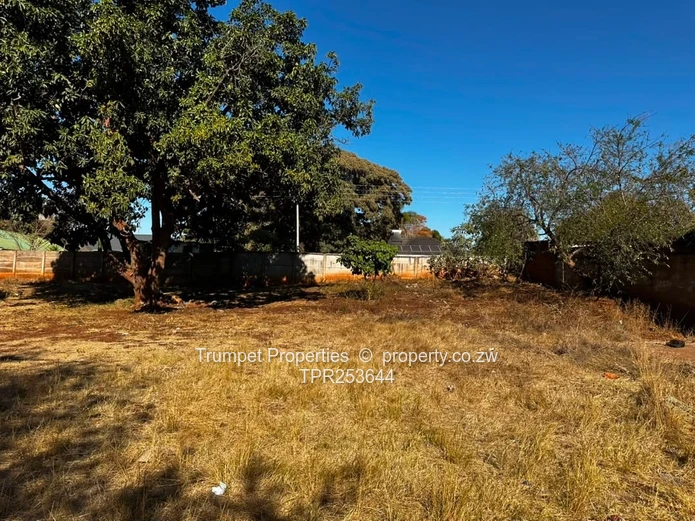 Eastlea: 3-Bed Home on 2,526 m² — Walled, Verandah