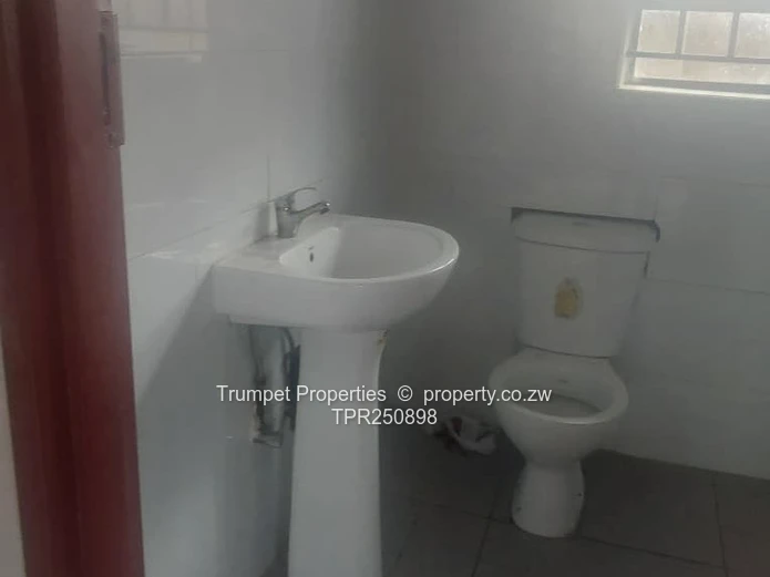 Mufakose Ext 4-Bed House – Borehole, Walled Yard & Security Gate (Sole Mandate)