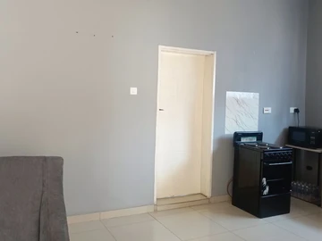 2 Bedroom Flat & Apartment