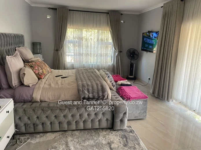 Spacious 5-Bedroom Home with 3-Bedroom Cottage - Gletwin Chishawasha