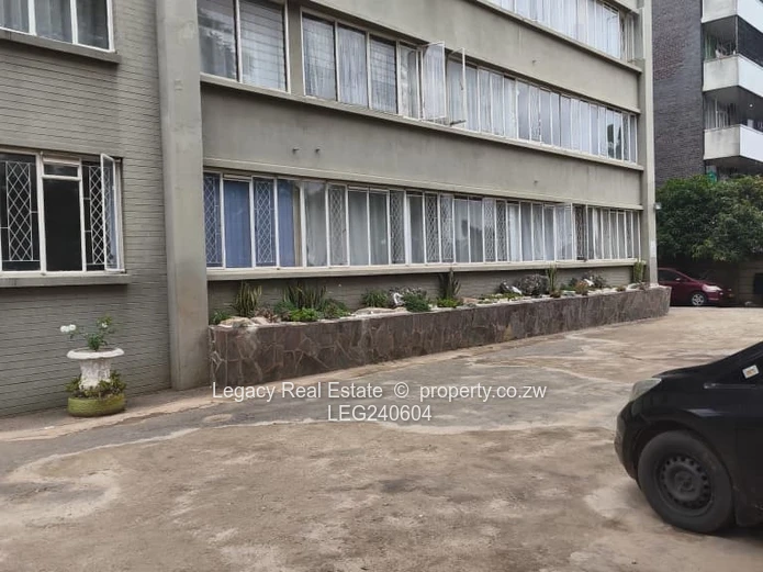 Contemporary 3 Bedroom Flat With Lounge And Kitchen – Northern Heights