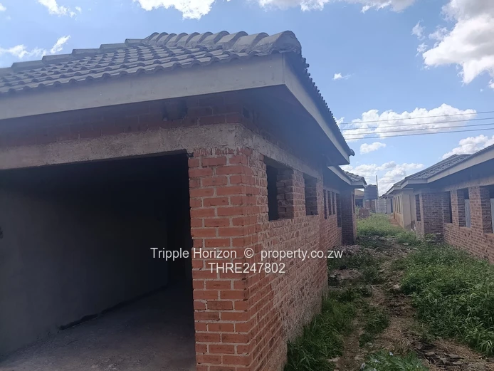 5-Bed Shell on Main Road, Glaudina — En-suite & Fireplace