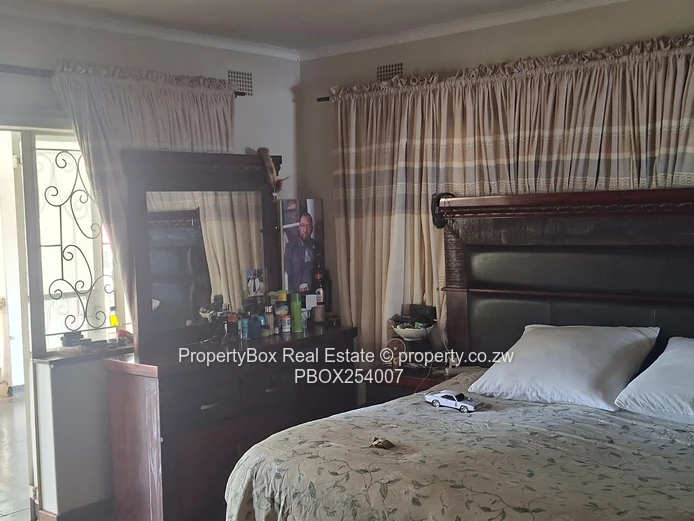 Eastlea Prime Property for Sale suitatble for Offices!