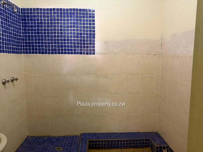 Hillside 4-Bed Home on 1,237 m²  (Sole Mandate)