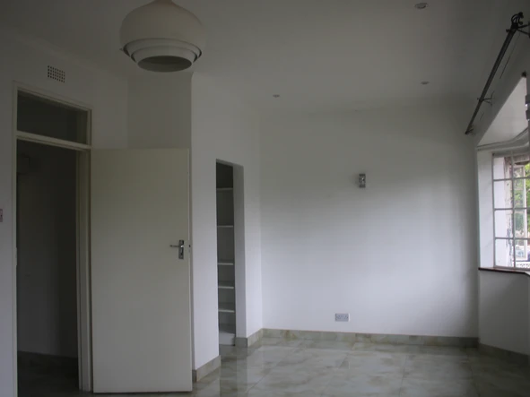 2 Bedroom Flat & Apartment
