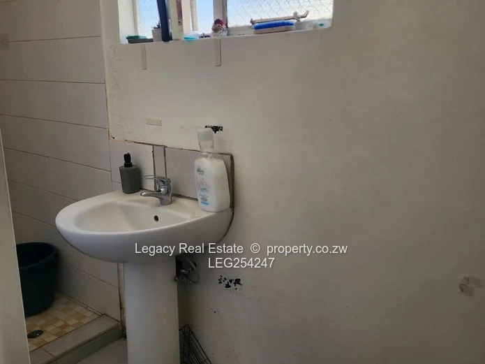 Compact Room with Bath & Kitchenette in Mount Pleasant (Harare North)