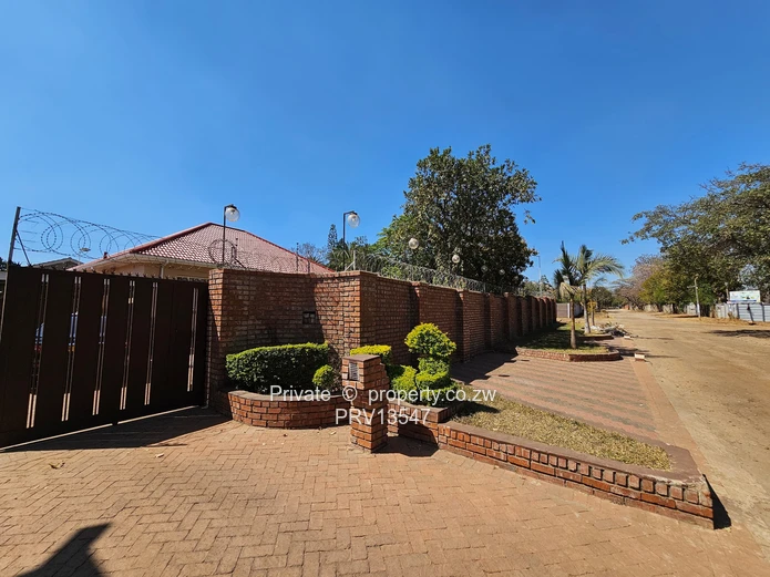 Neat Compact 3 Bedroomed House Avondale