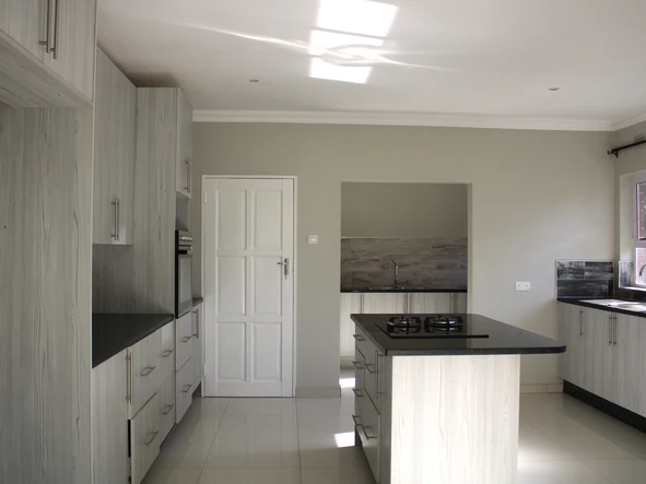 3 Bedroom Flat & Apartment